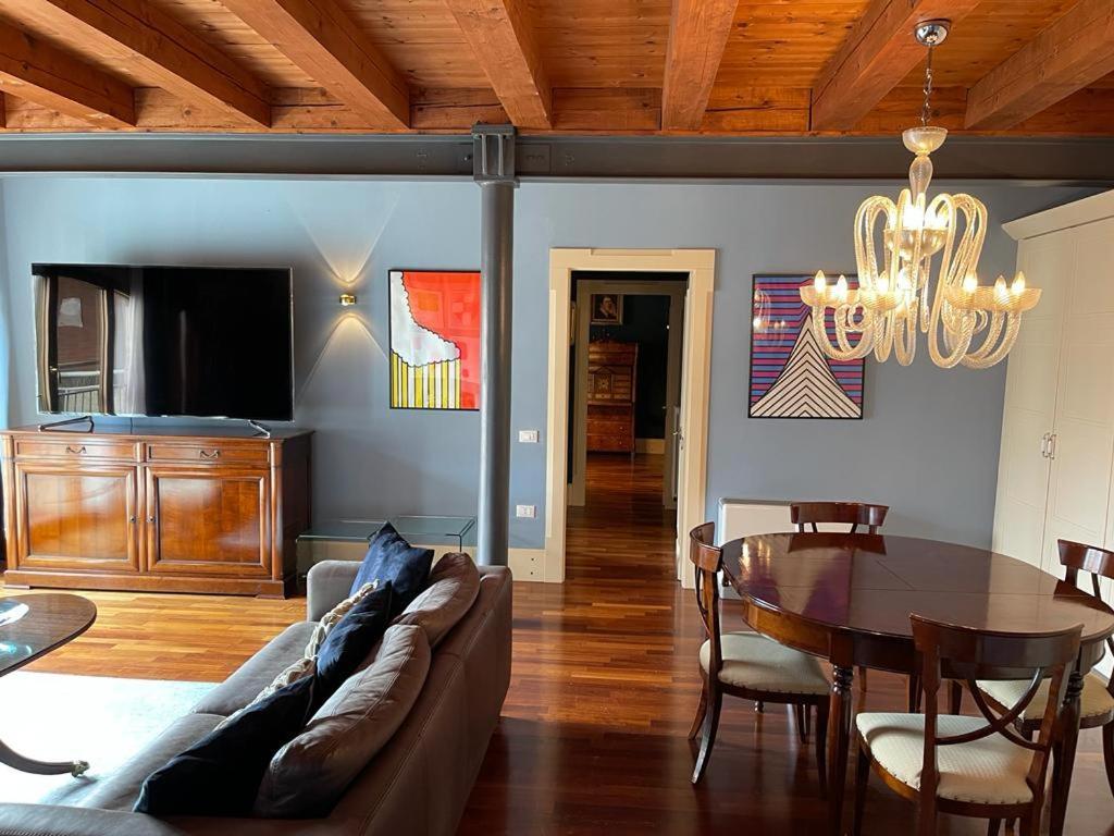 The Penthouse And Rooftop-terrace At Molino Stucky Appartement