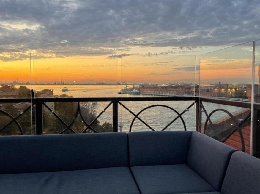 The Penthouse And Rooftop-terrace At Molino Stucky * Venetië