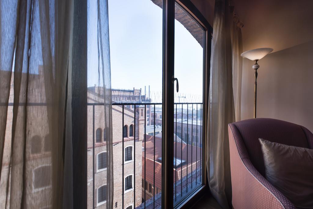 The Penthouse And Rooftop-terrace At Molino Stucky Appartement Venetië