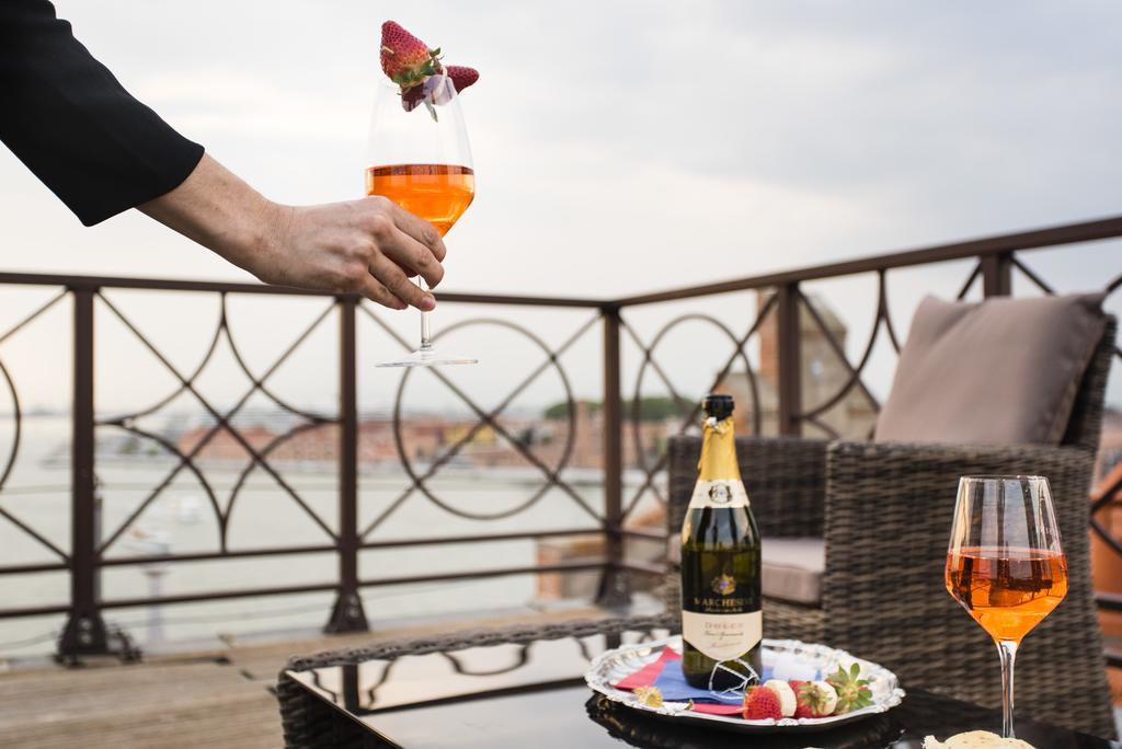 The Penthouse And Rooftop-terrace At Molino Stucky Venetië